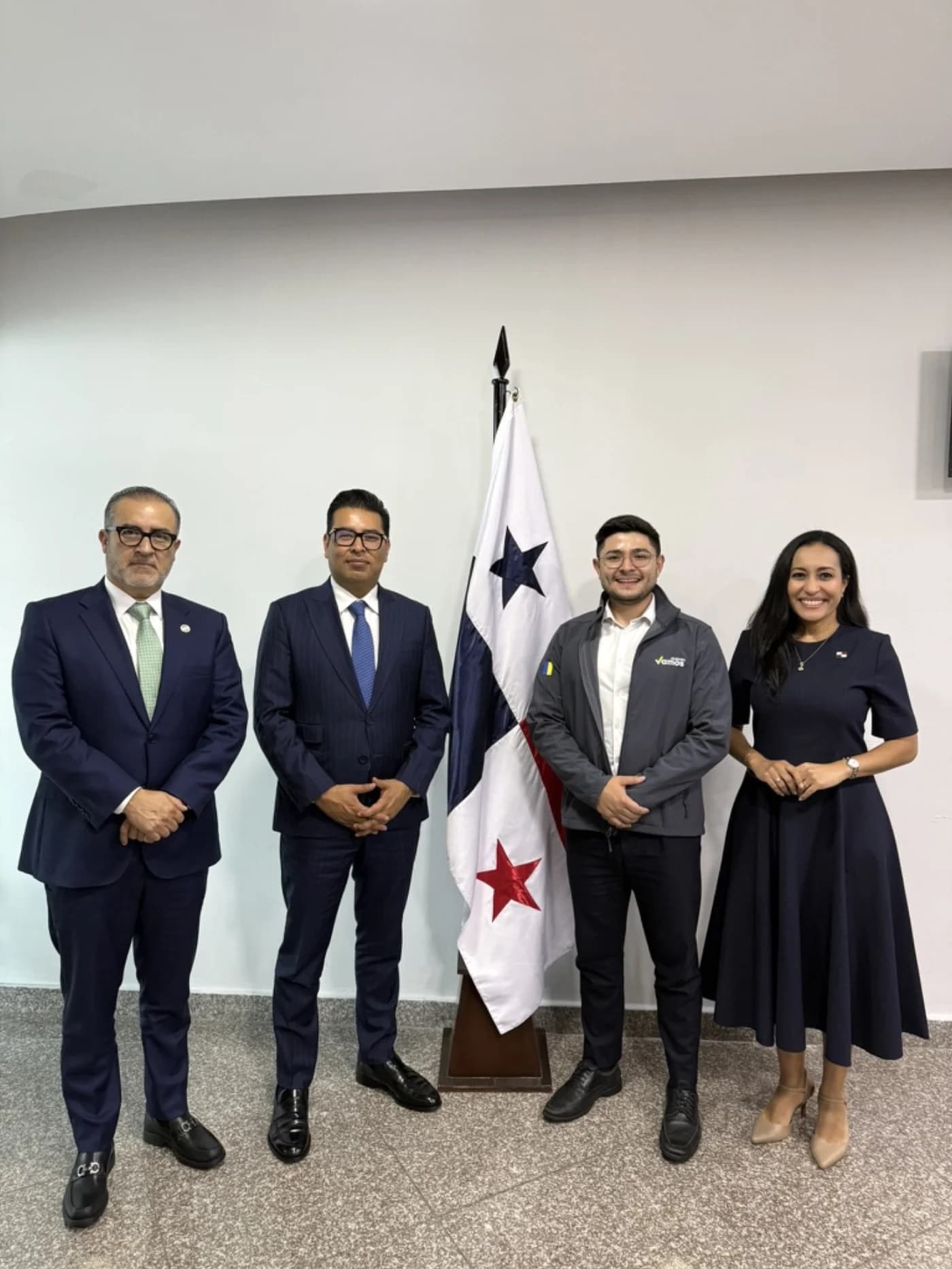 Néstor Camarillo con legisladores latinoamericanos, Panamá