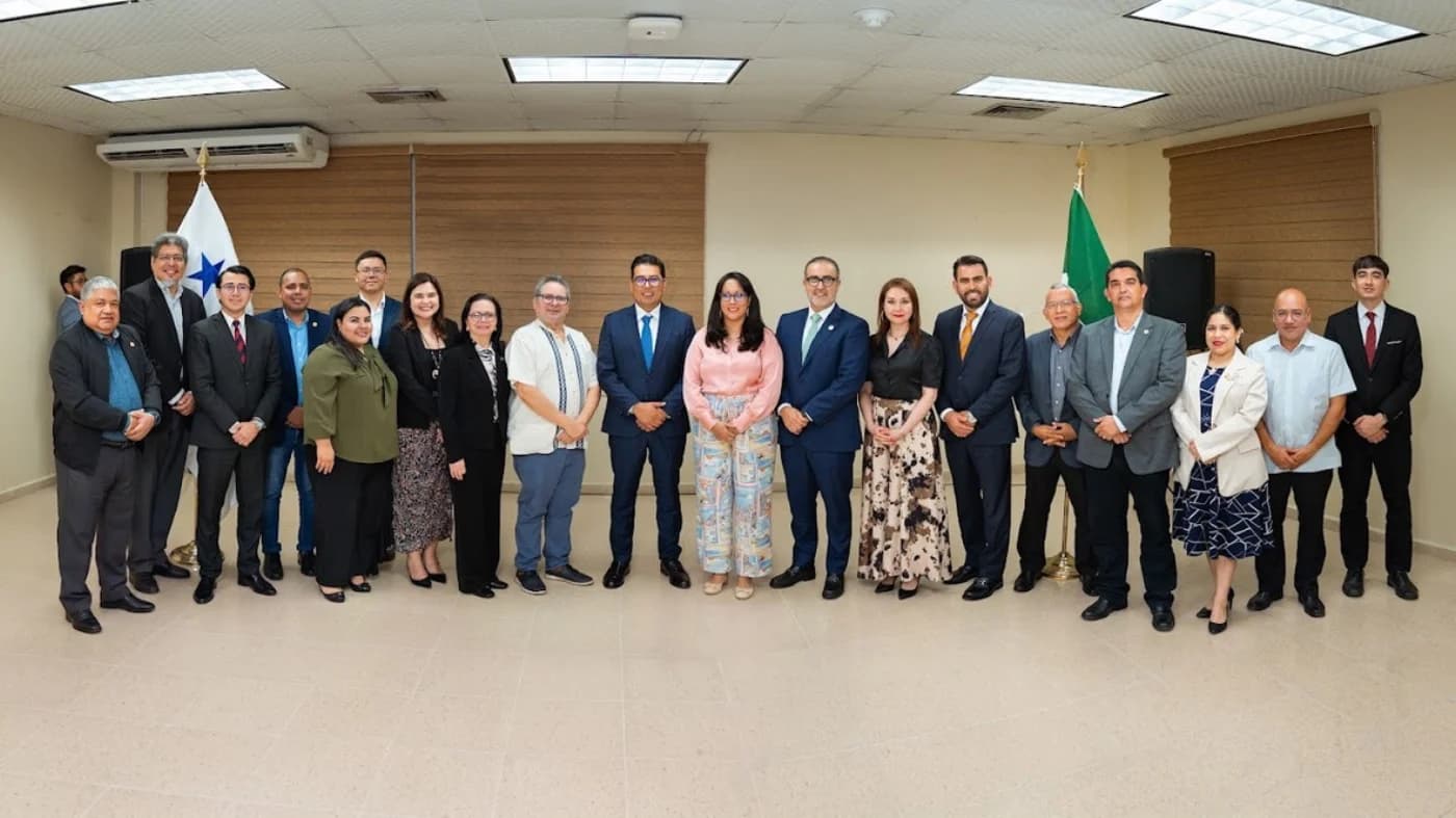 Néstor Camarillo en Panamá — intercambio parlamentario