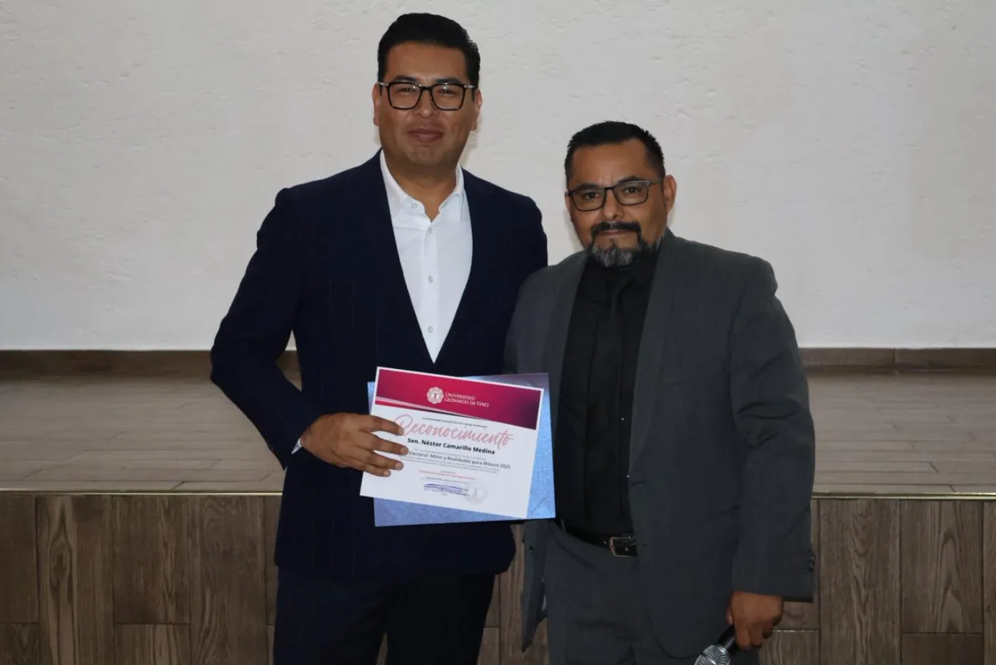 Néstor Camarillo en foro estudiantil, Universidad Leonardo da Vinci, Tehuacán